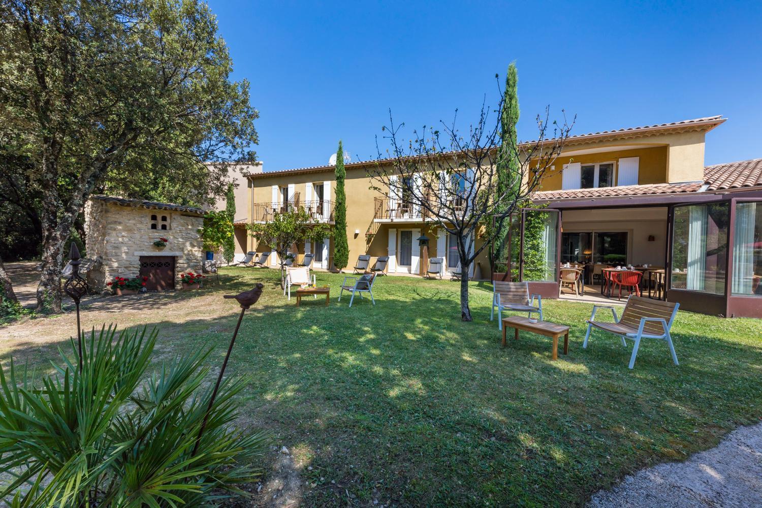 Logis La Bastide De Grignan Hotel & Restaurant "La Chenaie" Exterior photo