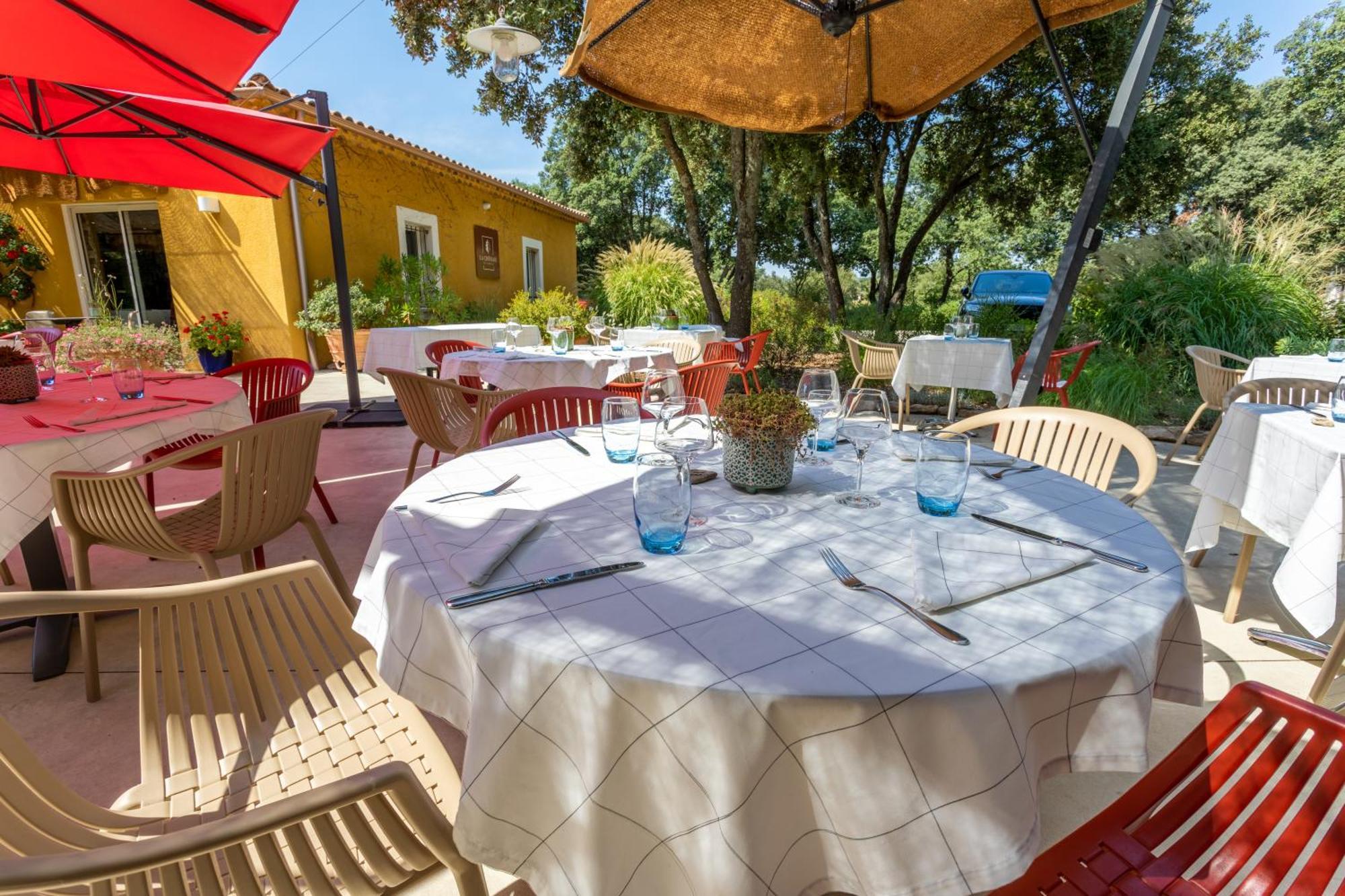 Logis La Bastide De Grignan Hotel & Restaurant "La Chenaie" Exterior photo